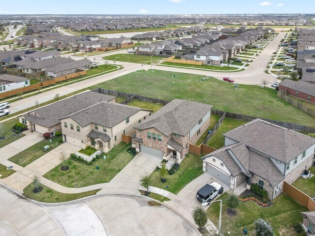 Building Photo - 2108 Sweet Bay Dr