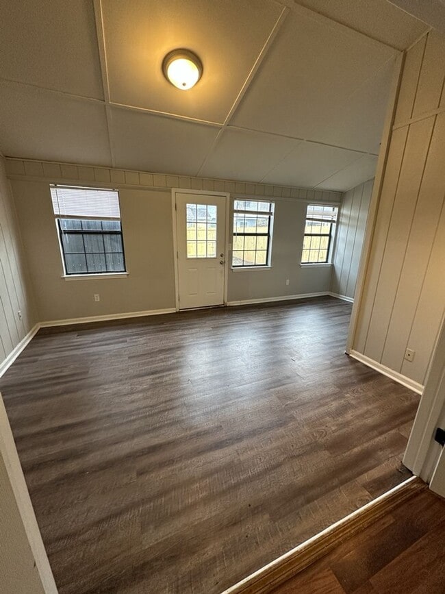 Building Photo - 3 Bedroom Townhome in Hixson Tennessee! Pet-friendly!