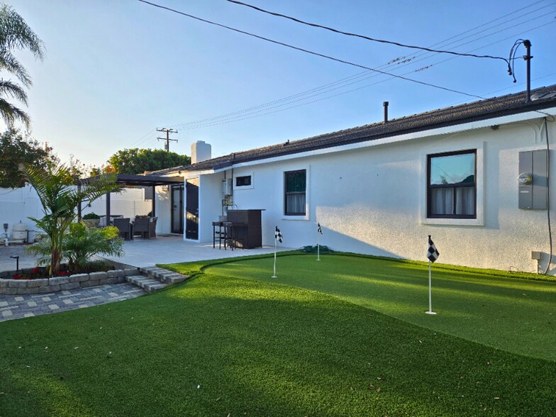 Building Photo - 8422 Talbert Ave