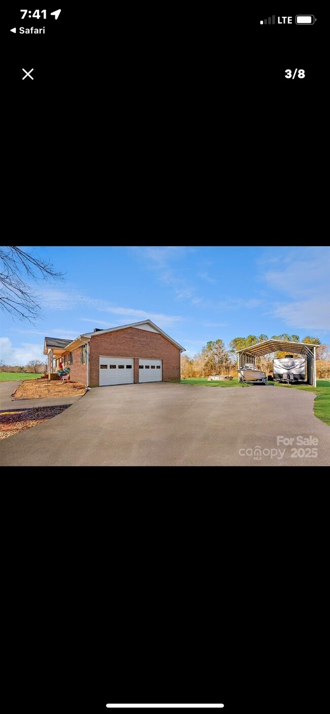 Primary Photo - 121 Putnam Lake Rd