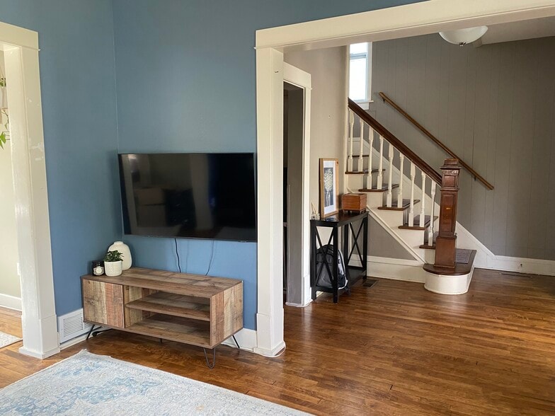 Building Photo - 3318 Tyler St NE