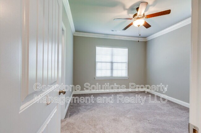 Building Photo - 2944 Hadley Close Ln