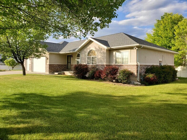 Building Photo - 1614 Brigadoon Park Dr