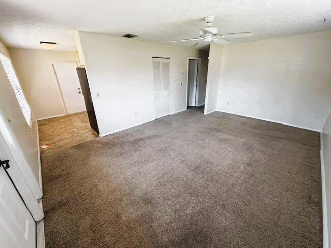 Building Photo - 2055 SW Cranberry St