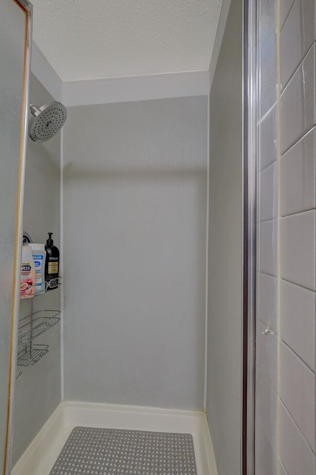 Building Photo - Cozy 2-Bedroom Unit in Prime Las Vegas Loc...