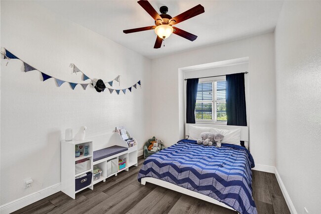 Building Photo - 228 SW 6th Ct