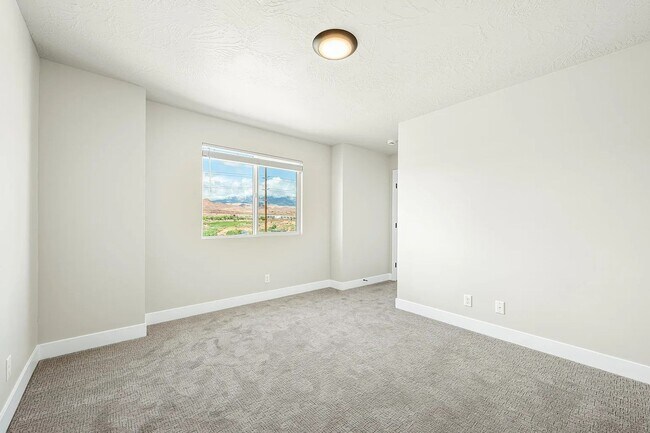Building Photo - 3983 Razor Dr