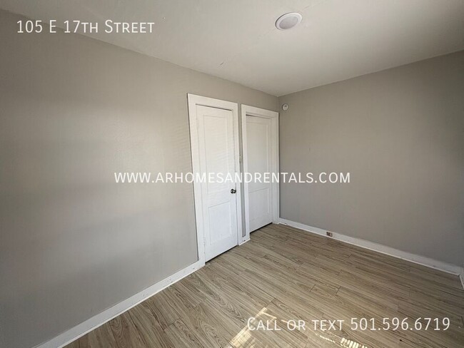 Building Photo - 105A E. 17th Street | 2 Bedrooms | 1 Bathroom