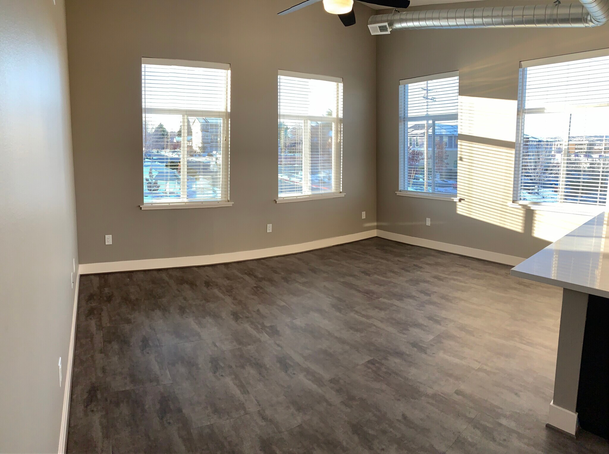 Building Photo - 412 Kirman Ave