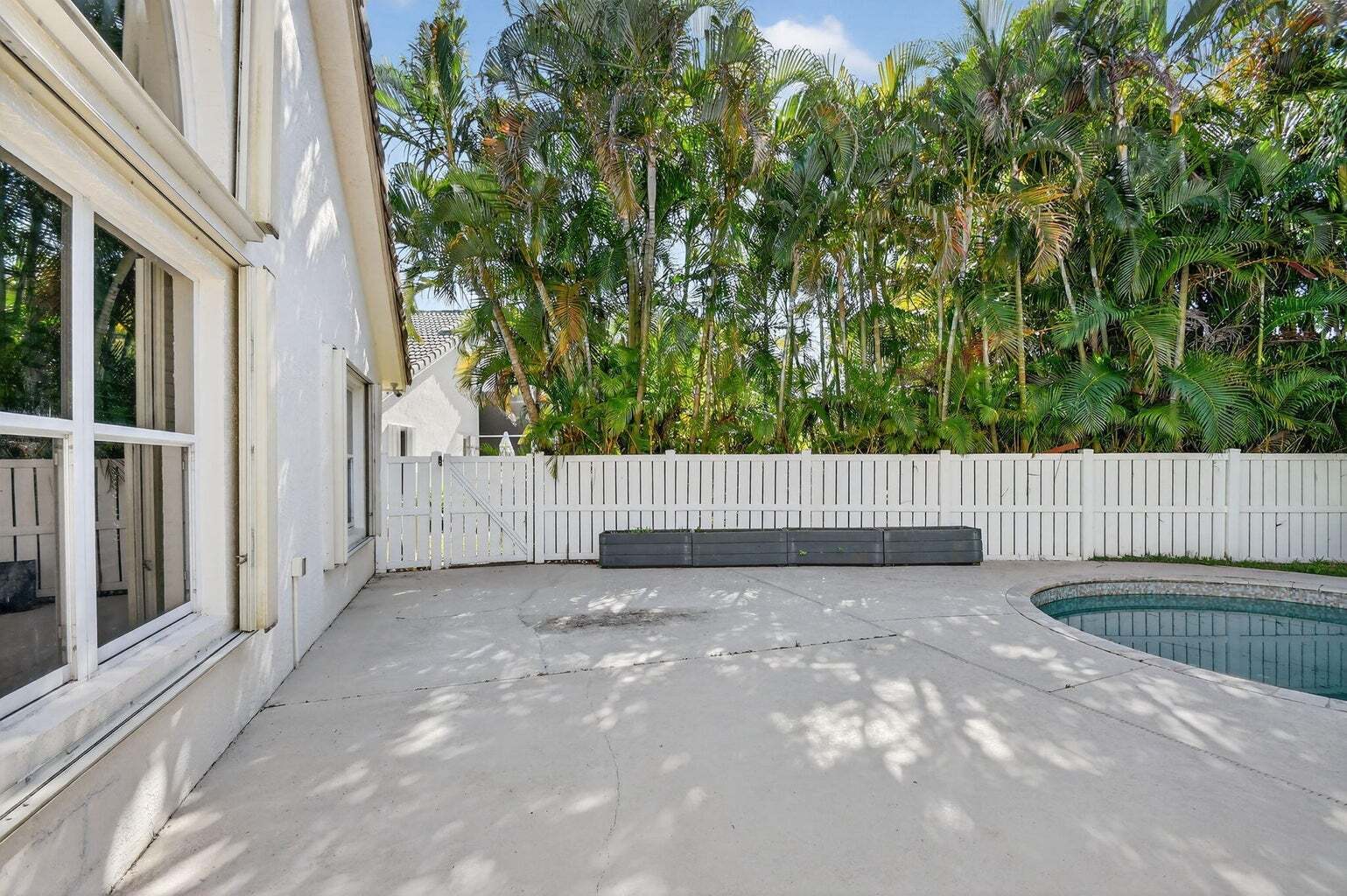 Building Photo - 2725 Pointe Cir