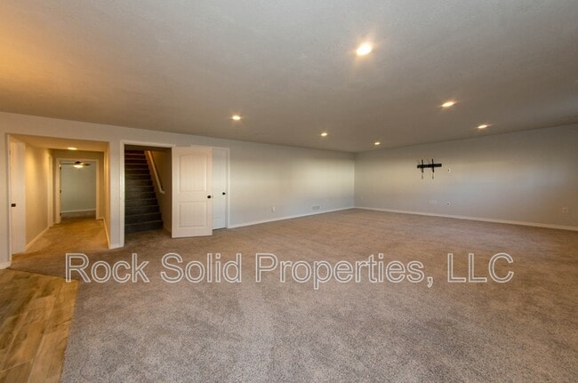 Building Photo - 3618 Woodhaven Dr