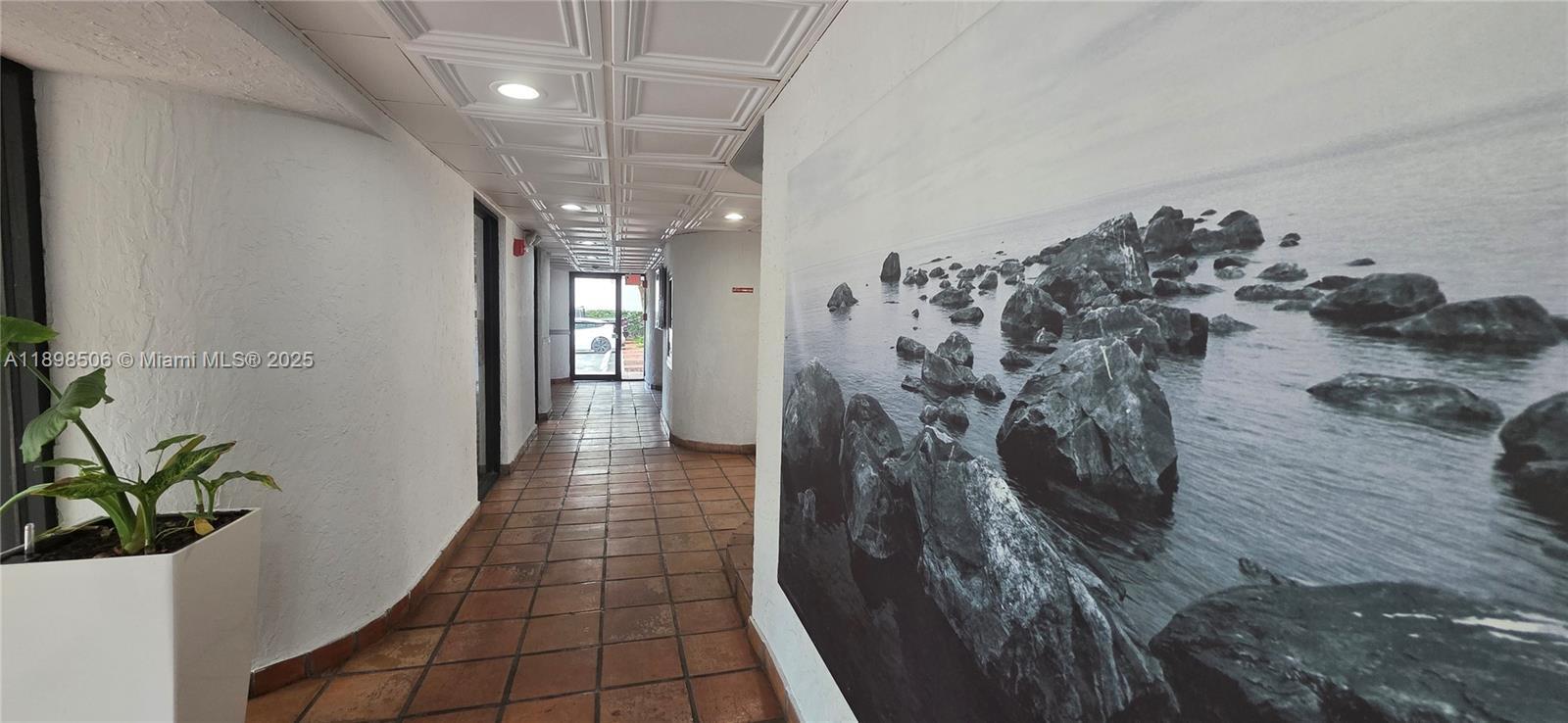 Building Photo - 1650 NE 115th St