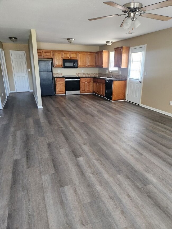 Building Photo - 2 bedroom Oak Grove
