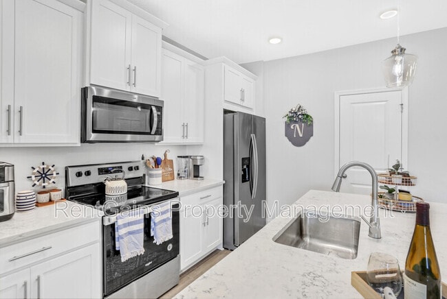 Building Photo - 14125 Sterely Ct S