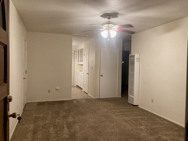 Building Photo - Cute Home w/ large fenced yard!  (Anderson)