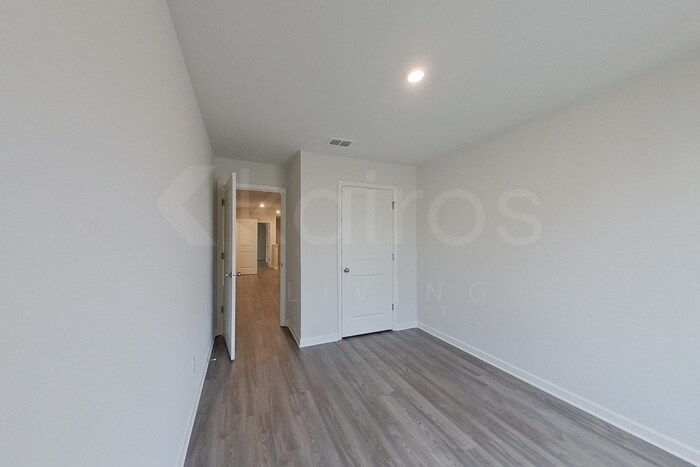 Building Photo - 380 Ironwood Ct