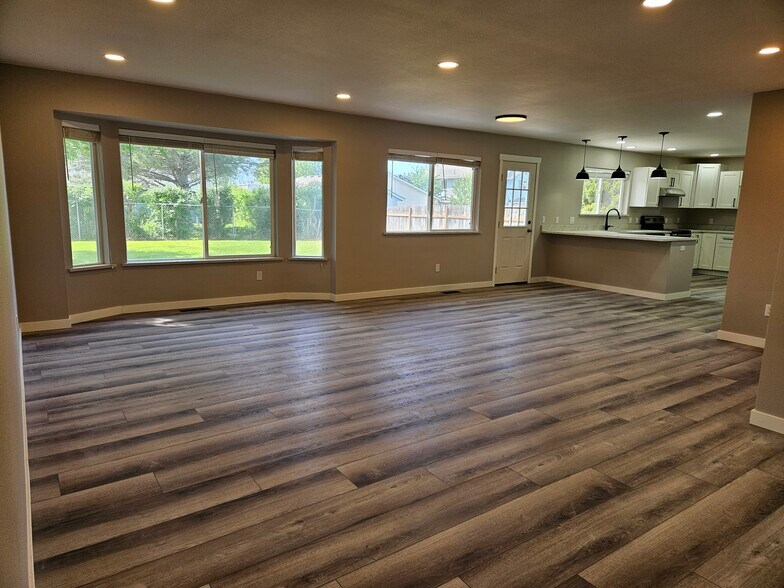Building Photo - 2214 Claremont Ct