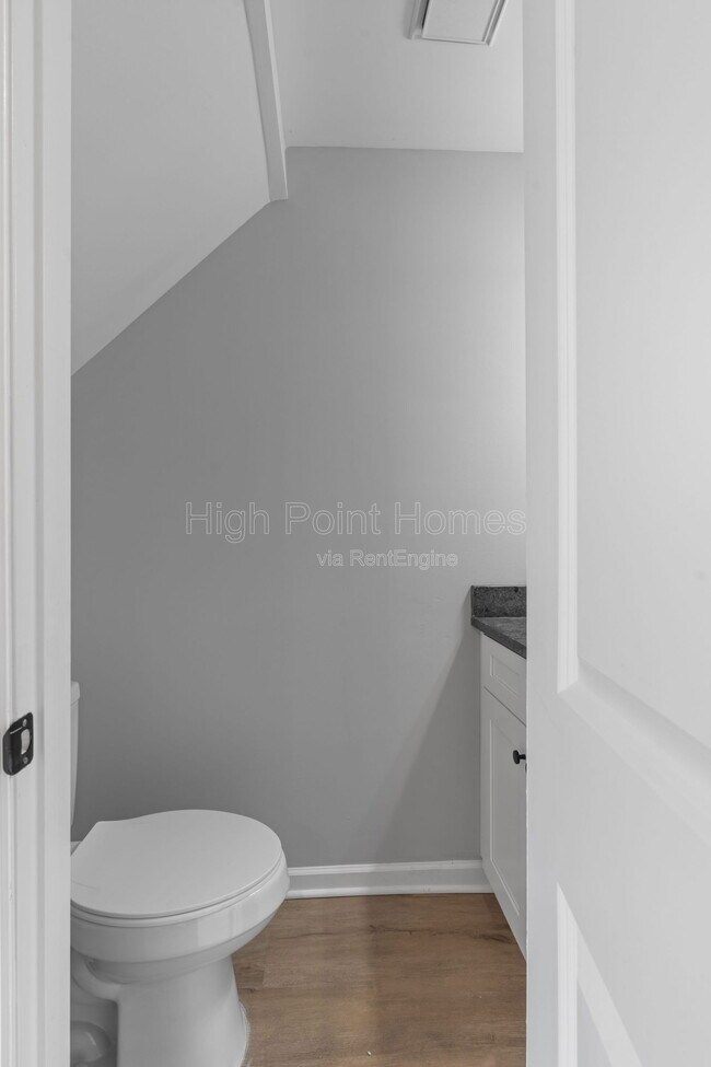 Building Photo - 400 Gallery Ln