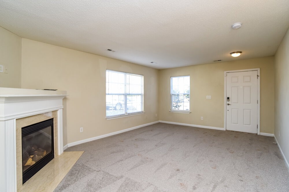 Building Photo - 5231 Fernhill Dr