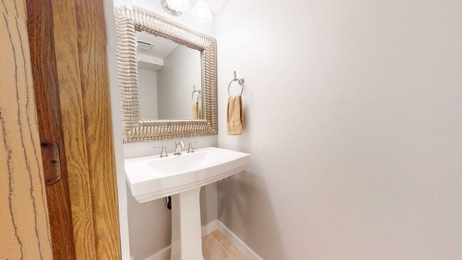 Building Photo - 5127 Singleton Dr