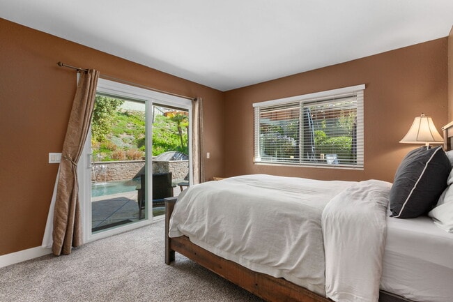 Building Photo - 3000 Azahar St