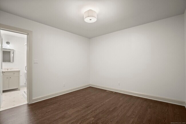 Building Photo - 109 Byram Rd