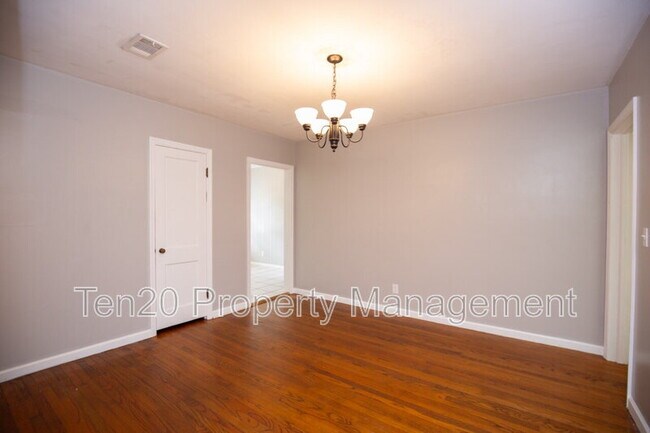 Building Photo - 1706 Wells Dr