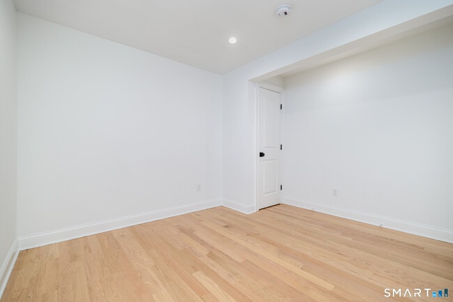 Building Photo - 159 Grove St