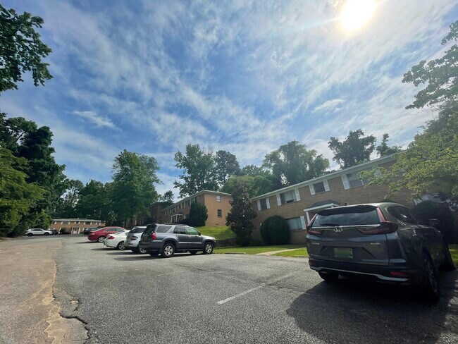 Parking - 3337 Old Montgomery Hwy