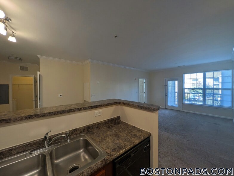 Building Photo - 311 Lowell St