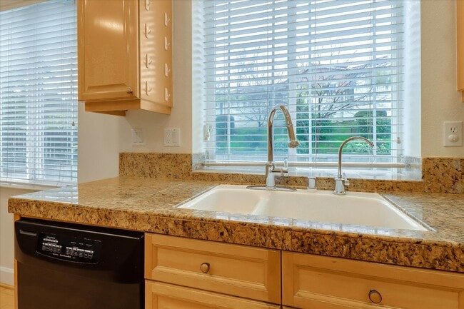 Building Photo - 4 Bed 3 Bath Home With 3 Car Garage High Ceilings And Fenced Yard