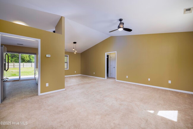 Building Photo - 209 Oak Grove Cir