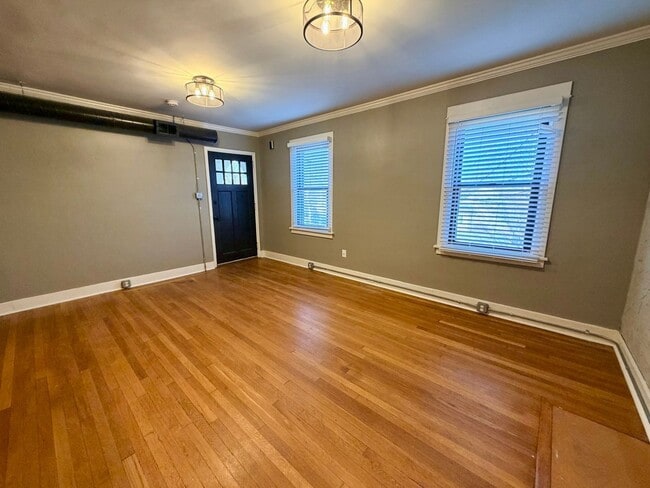 Building Photo - 5612 Beacon St