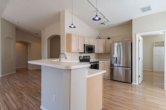 Building Photo - 7602 W Starry Night Ln