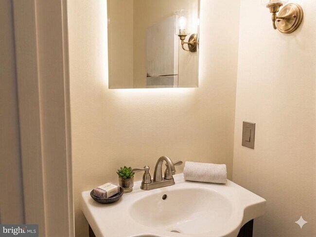 Building Photo - 14423 Pebble Hill Ln