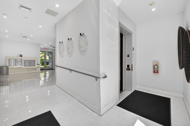 Building Photo - 1044 NE 18th Ave