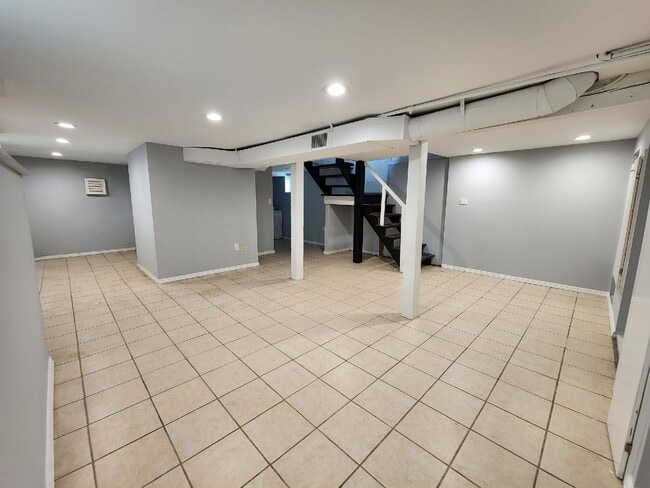 Building Photo - A Terrific Home For Your Family in Paramus