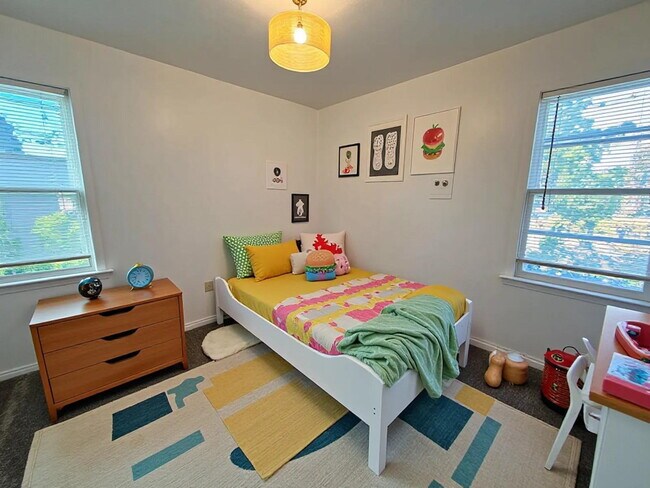 Building Photo - 2111 Pearson Dr