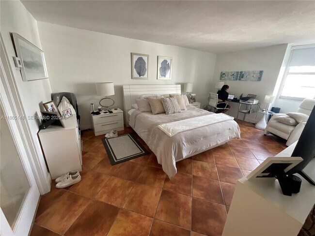 Building Photo - 5701 Collins Ave