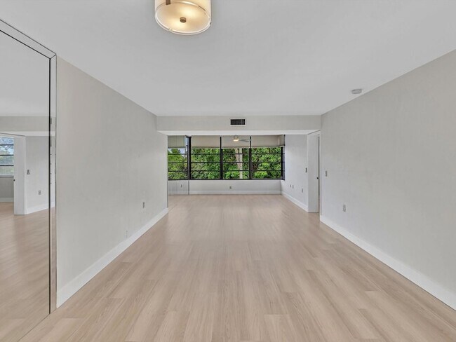 Building Photo - 1711 Whitehall Dr