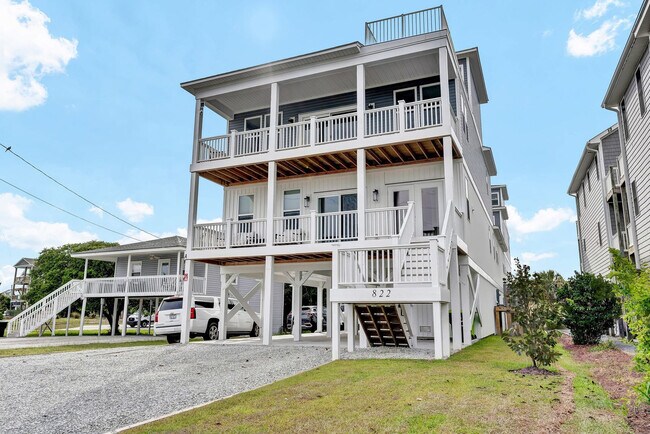 Building Photo - 822 S Topsail Dr