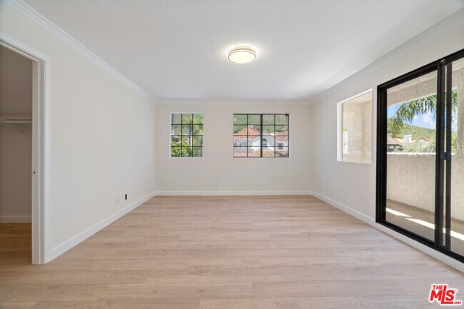 Building Photo - 6143 Lake Lindero Dr