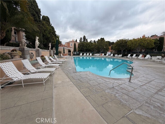 Building Photo - 9 Medici Aisle