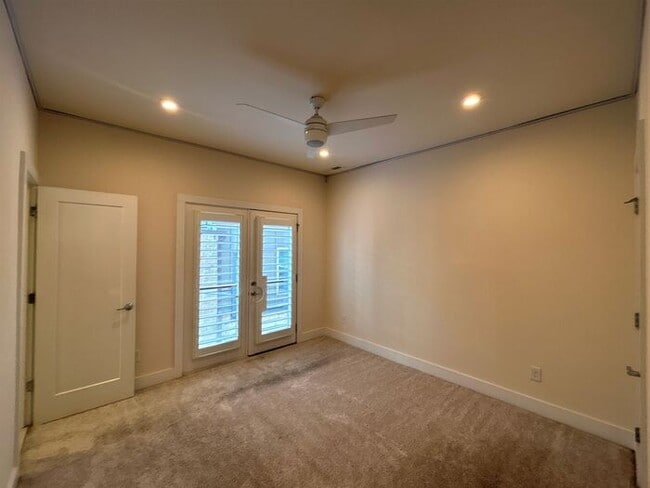 Building Photo - Beautiful condo in Midtown area!