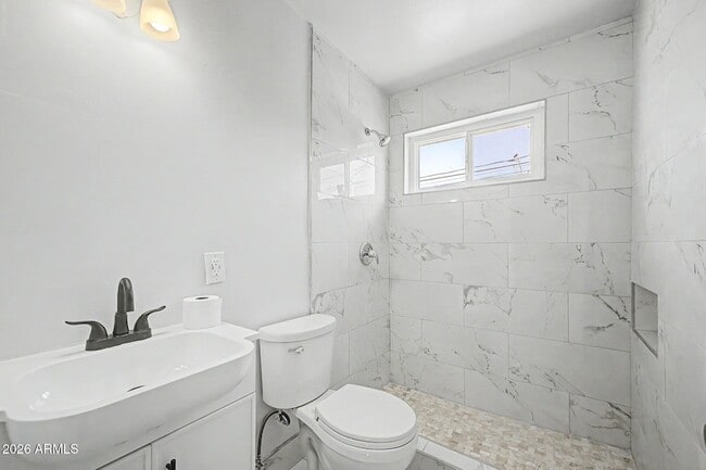 Building Photo - 1823 E Sunland Ave