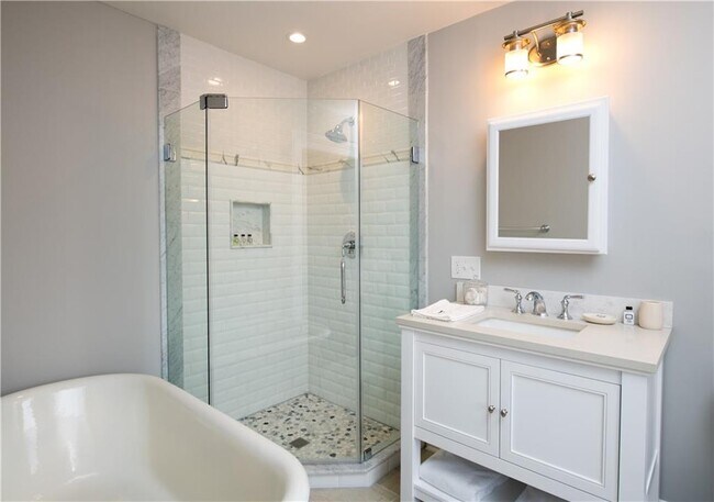 Building Photo - 6 Restmere Terrace