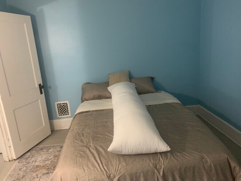 Building Photo - 2816 W Liberty St