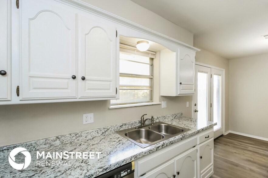 Building Photo - 207 Cherokee Dr