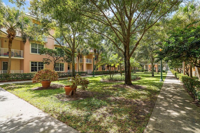 Building Photo - 1203 Town Center Dr