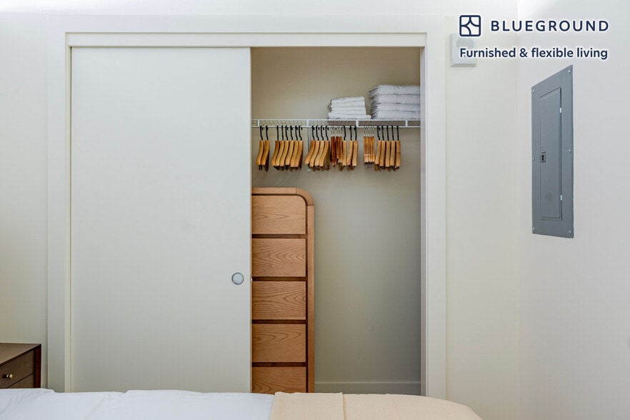 Building Photo - 521 Stadium Pl S